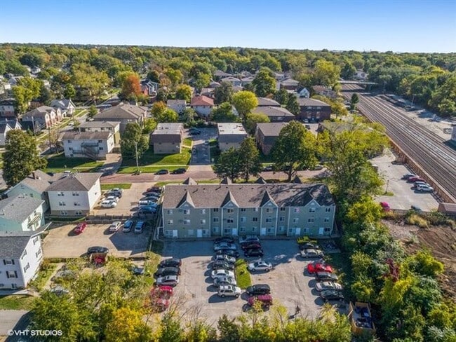 Building Photo - $1,300 | 3 Bedroom, 1 Bathroom | Cat Frien...