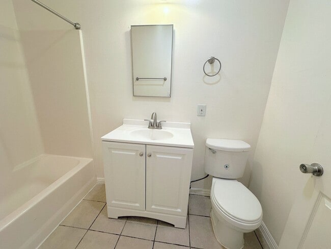 Building Photo - 2-Story Townhome with parking, in unit laundry hookups, 2bd/1.5ba!