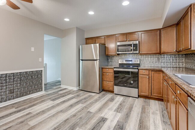 Building Photo - Spacious Split Entry with 2-Car Garage & Finished Basement!!