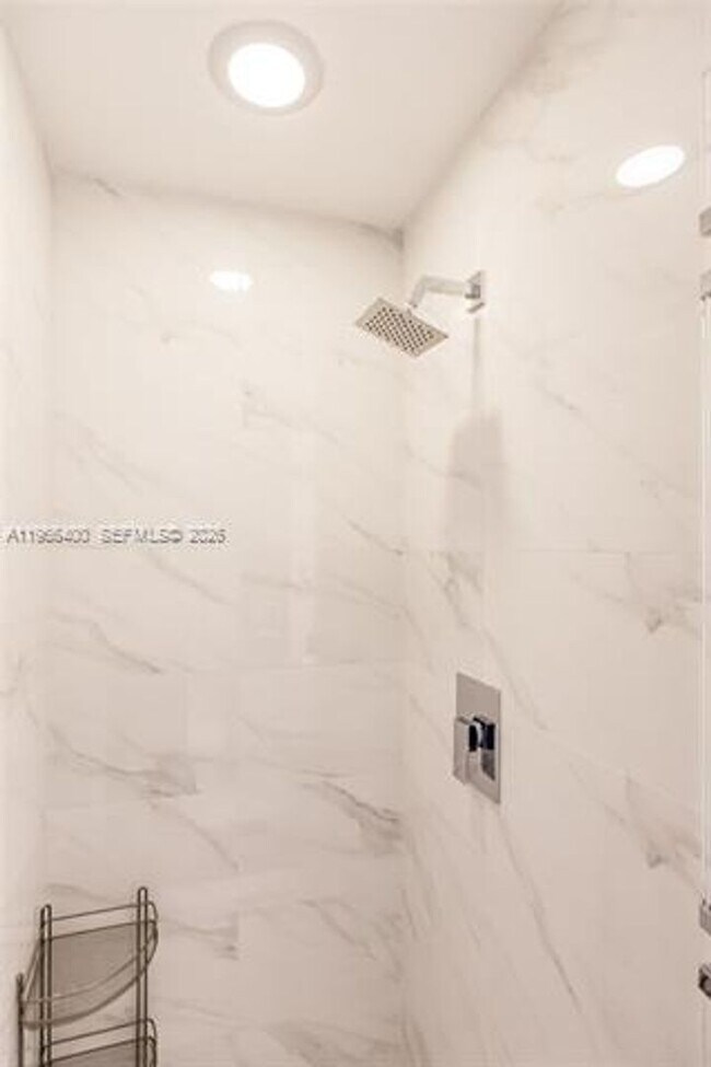 Building Photo - 801 S Miami Ave