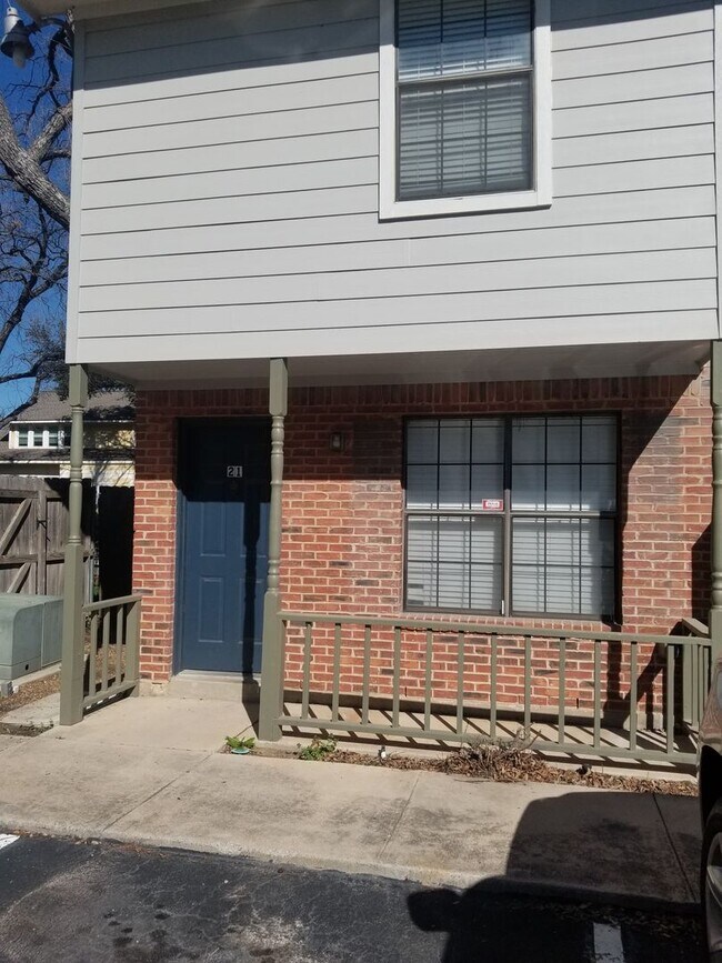 Building Photo - 716 W Mulberry St