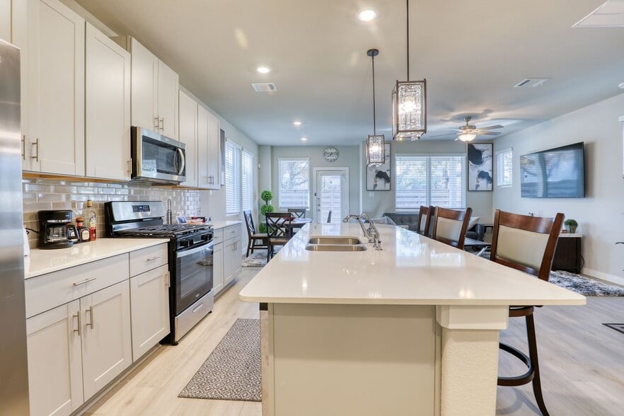 Building Photo - 3110 Moontide Ln