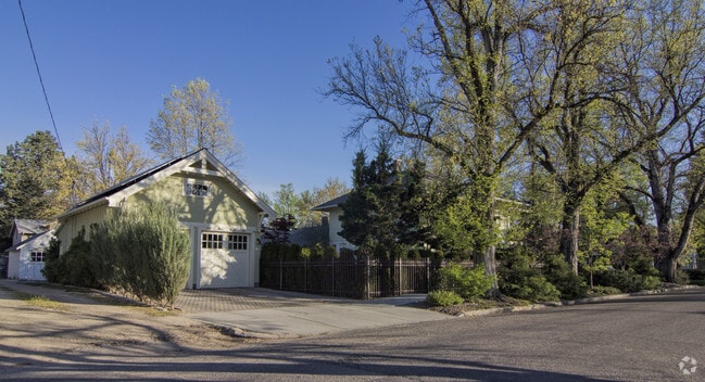 Building Photo - Welch House Apartments