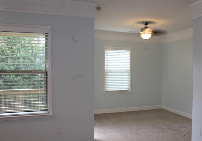 Building Photo - 2503 Norwood Dr SE