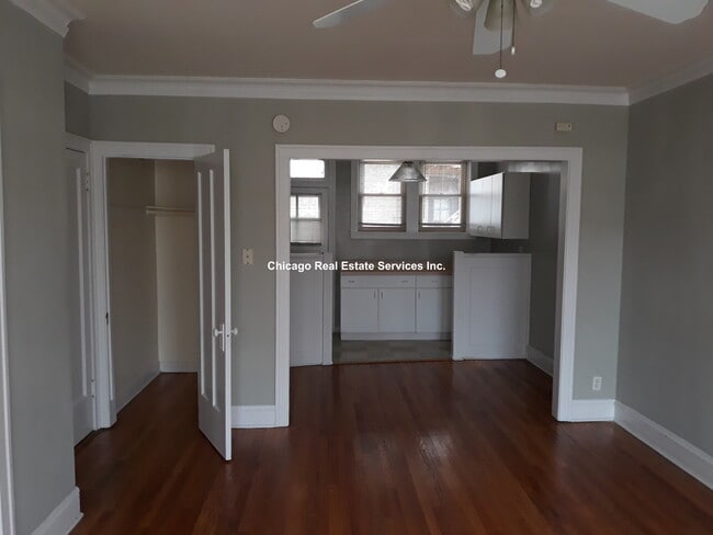 Primary Photo - 7463 N Marshfield Ave