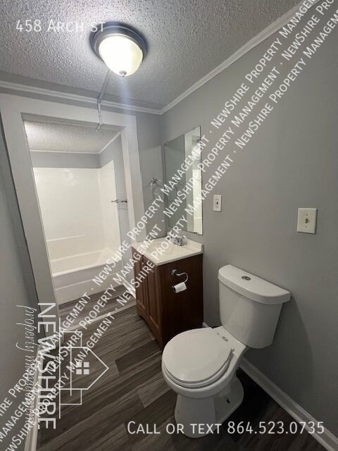 Building Photo - 458 Arch St