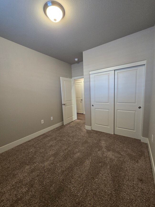 Building Photo - 774 E Cottage Loop