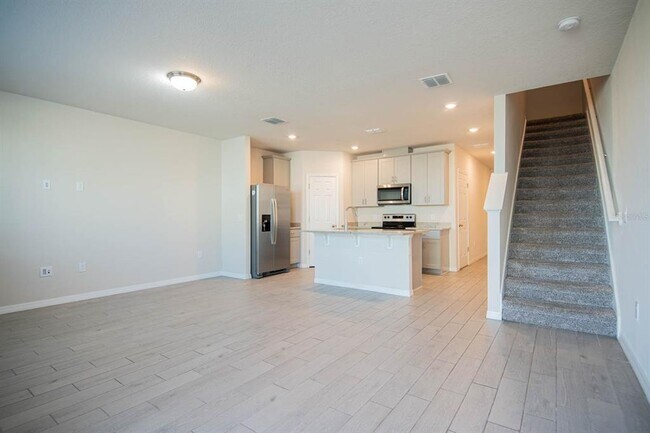 Building Photo - 425 Legacy Lp