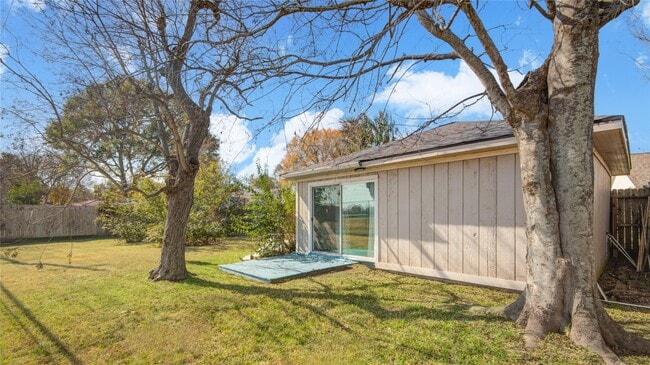 Building Photo - 10303 Greenwillow Dr
