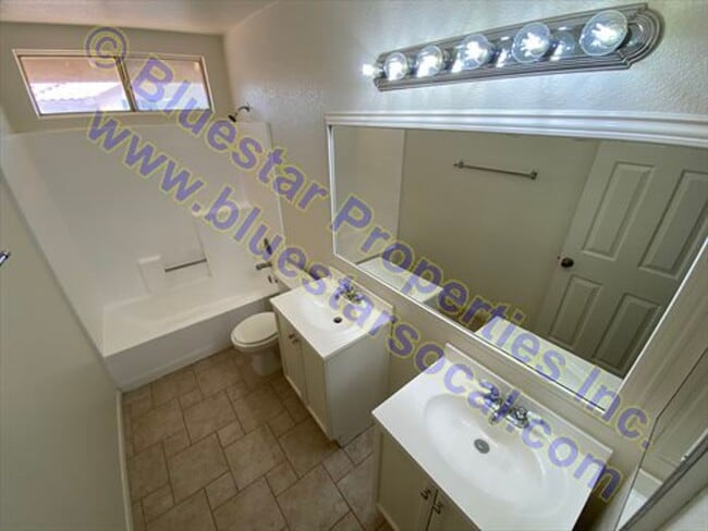 Building Photo - Move In Ready! Beautiful Two Story Home