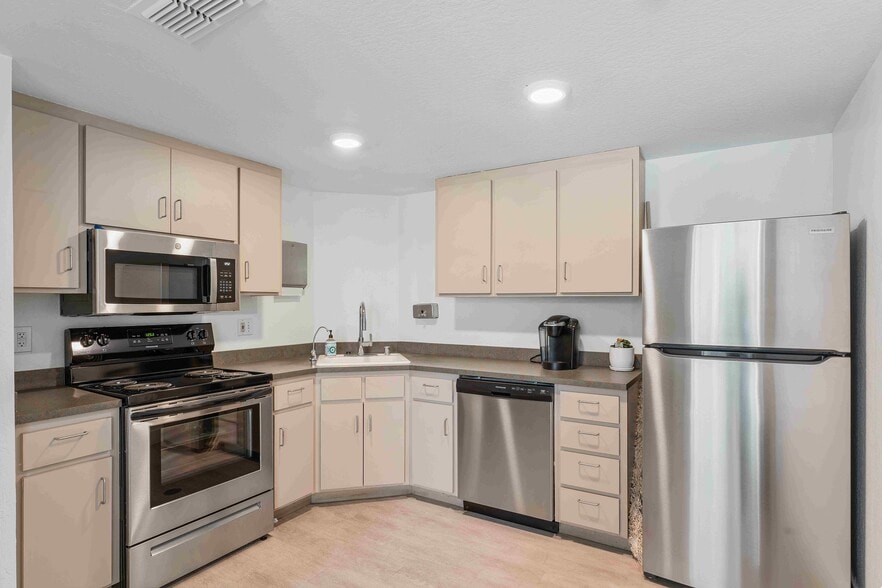 Kensington Park Apartments 3644 Kings Way Sacramento CA 95821