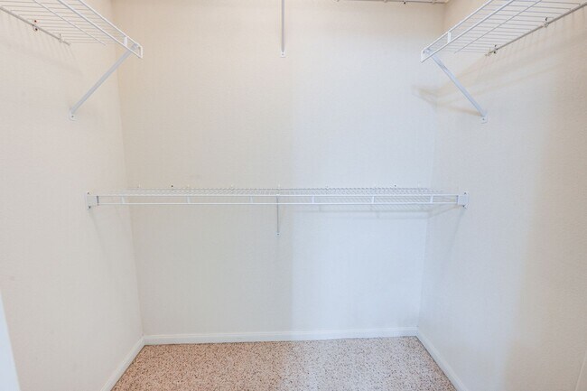 Building Photo - Home in a gated community with no back nei...