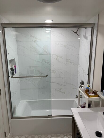 Building Photo - 511 Poinsettia Ave