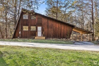 Building Photo - 304 Lake Lodge Dr