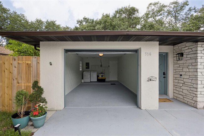 Building Photo - 536 Hibiscus Way