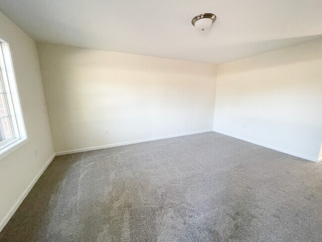 Building Photo - 1912 Devonwood Dr