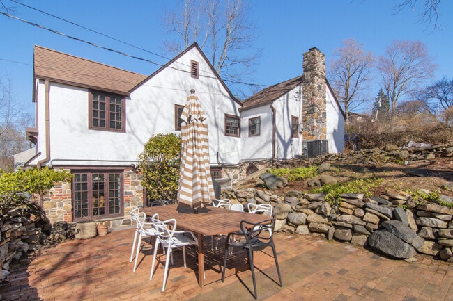 Building Photo - 116 Potter Rd