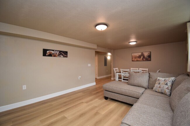 Building Photo - Updated 5 Bed West Valley Gem with Great Layout & Outdoor Living Space!!