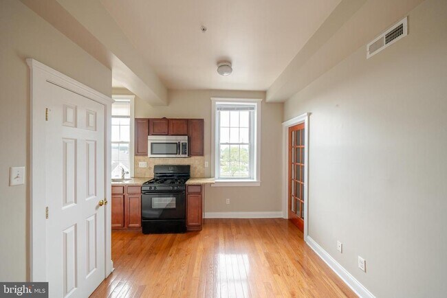 Building Photo - 236 W Market St