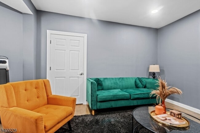 Building Photo - 110 Park Ave