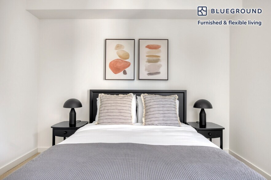 Building Photo - 10301 NE 10th St