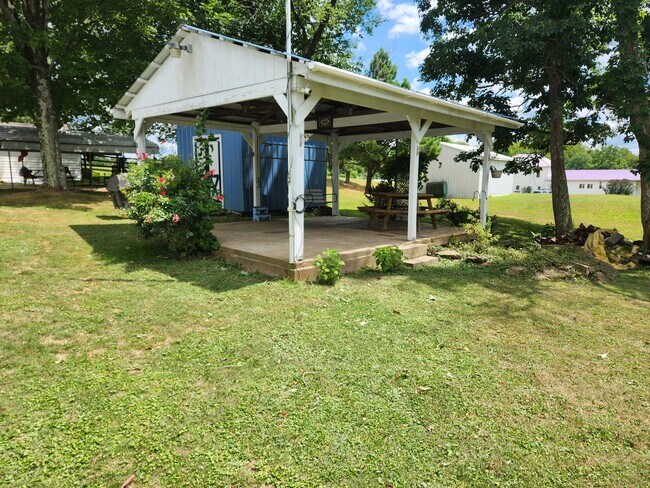 Building Photo - Piedmont   Hunters Haven
