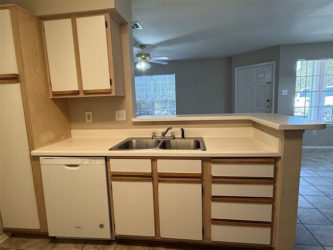 Building Photo - 10007 Emerald Creek Dr