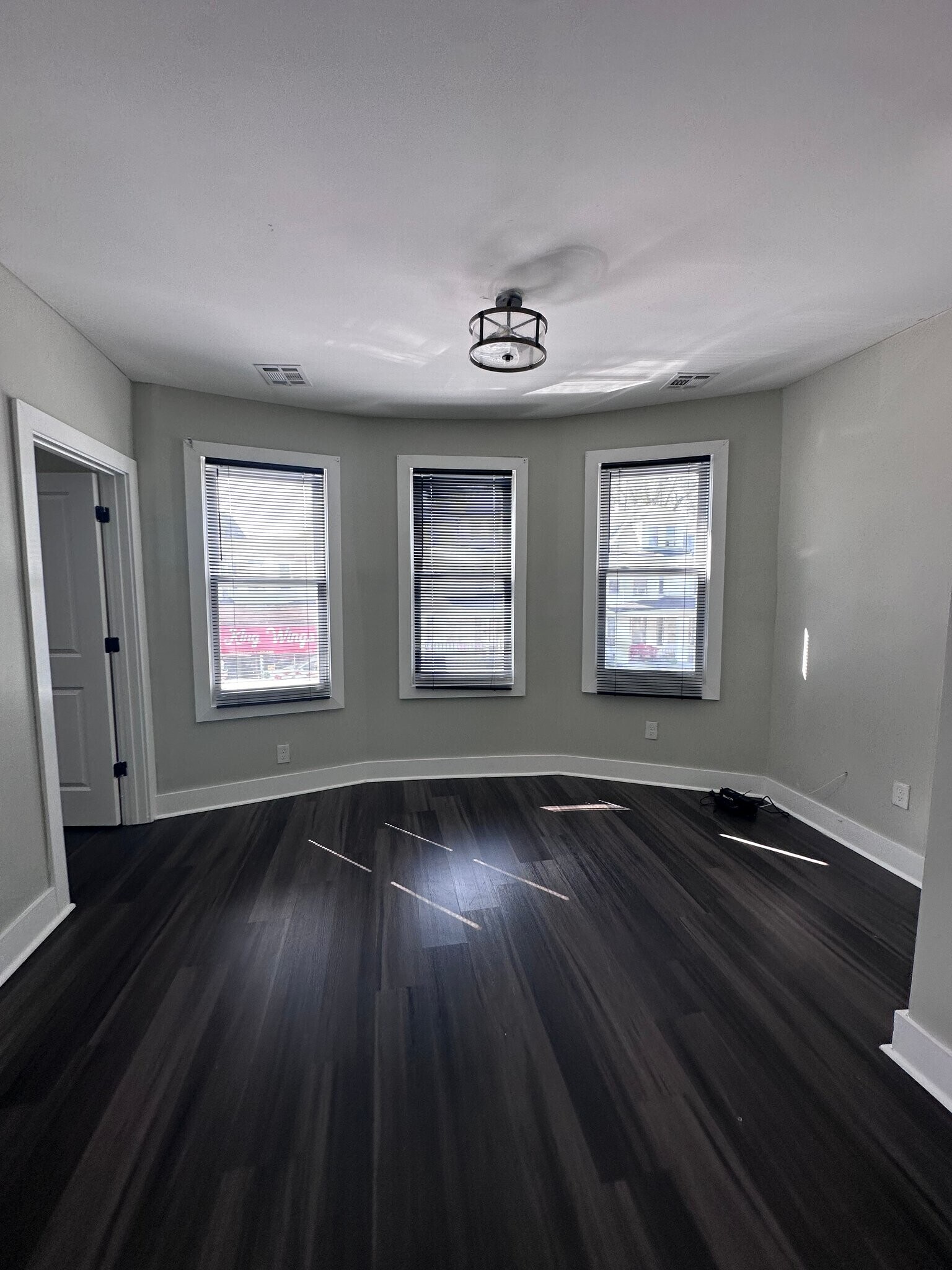 Building Photo - 154 Sanford St