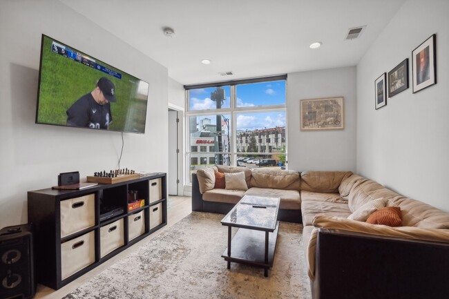 Building Photo - 713 N Milwaukee Ave