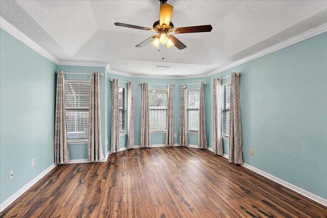 Building Photo - Beautiful Pool Home in highly desired Osprey Pointe!