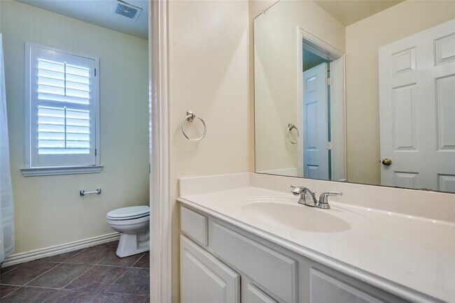 Building Photo - 452 Richmond St