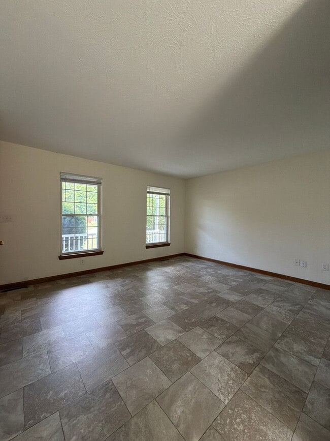 Building Photo - 819 Colonial Manor Dr
