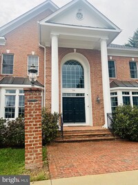 Building Photo - 7381 Rodeo Ct
