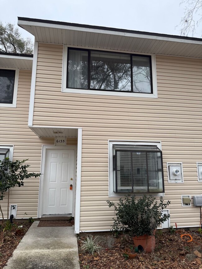 Primary Photo - 2 bedroom/1.5 bath townhouse in Shell Rock...