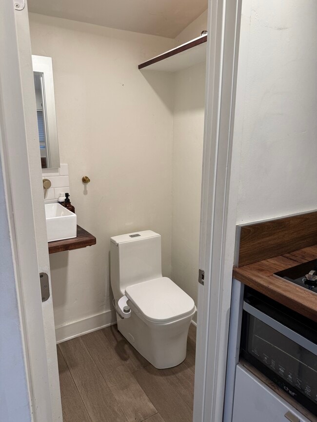 Building Photo - 521 38th Avenue, Main Unit