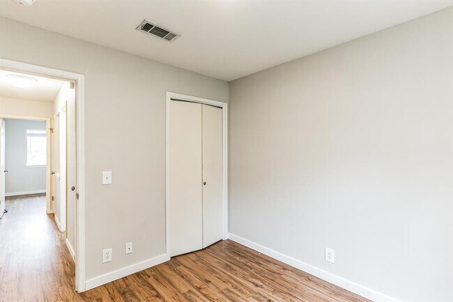 Building Photo - 313 Caladium Dr