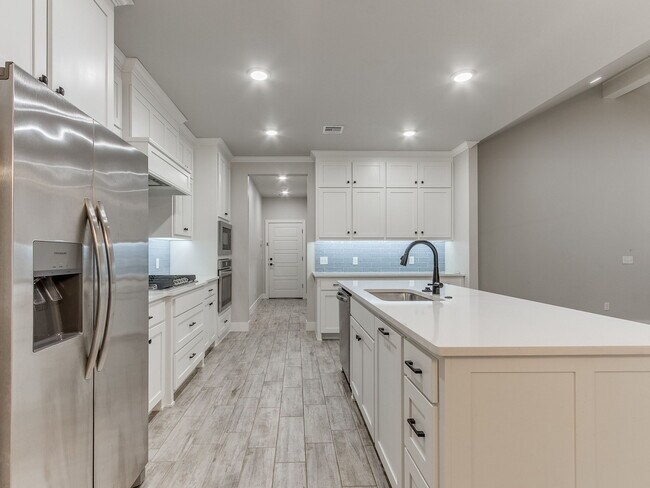 Building Photo - 3201 Hayven Cir
