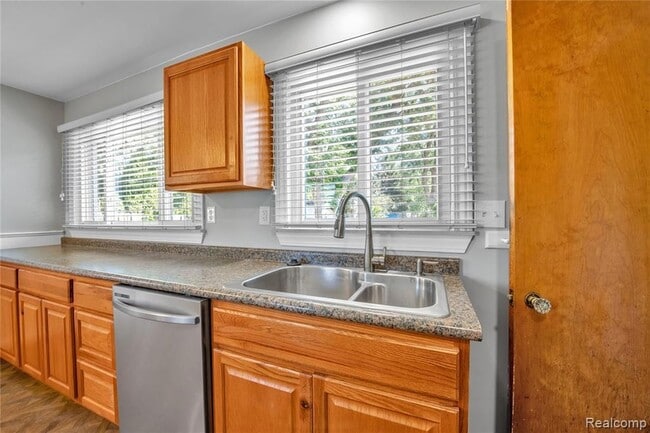 Building Photo - 3216 Maplewood Ave