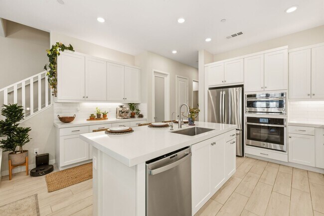 Building Photo - 27233 W Red Willow Ct