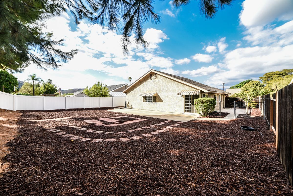 Building Photo - 1728 W Phillips Dr