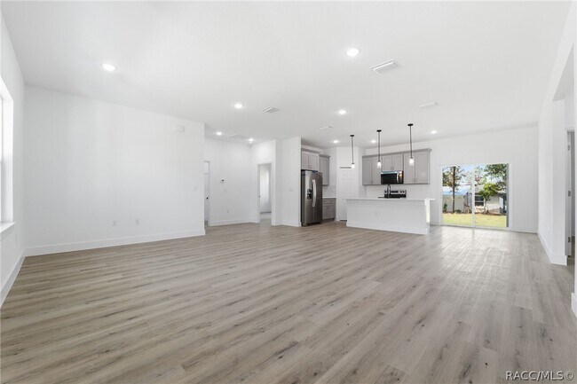 Building Photo - 2275 W Linden Dr