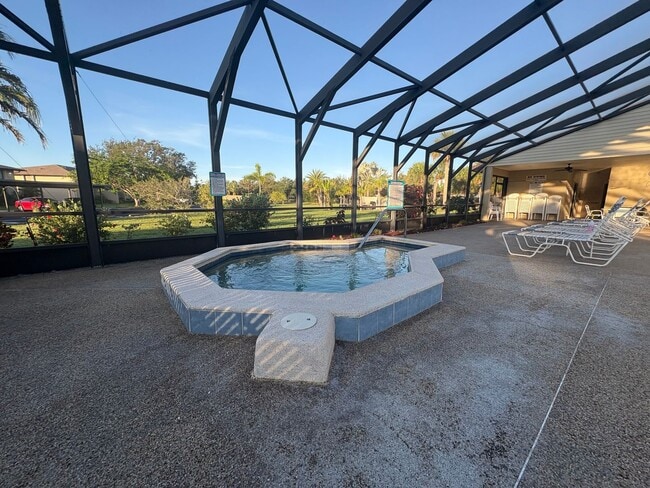 Building Photo - 4008 Oakview Dr