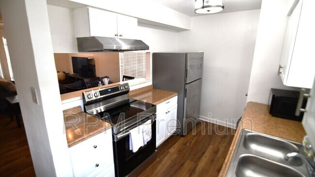 Building Photo - 1795 Boulevard De Province Blvd