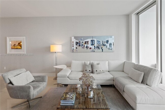 Building Photo - 2020 N Bayshore Dr