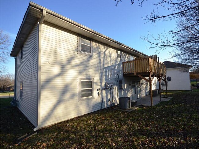 Building Photo - 214 SE Wingate St
