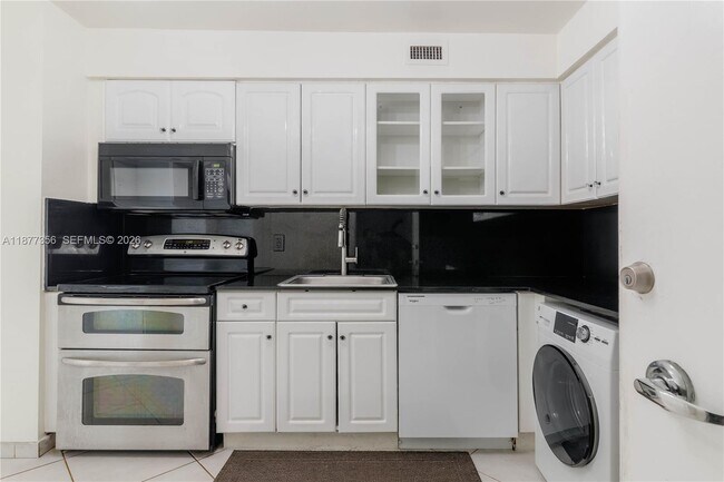 Building Photo - 6770 Indian Creek Dr