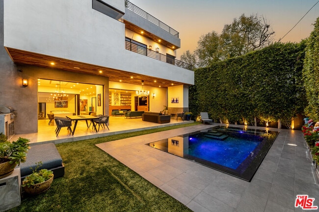 Building Photo - 1540 N Curson Ave