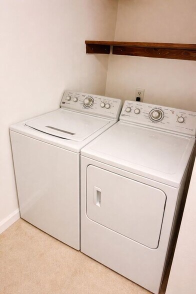 Building Photo - 31 Lake Arbor Dr