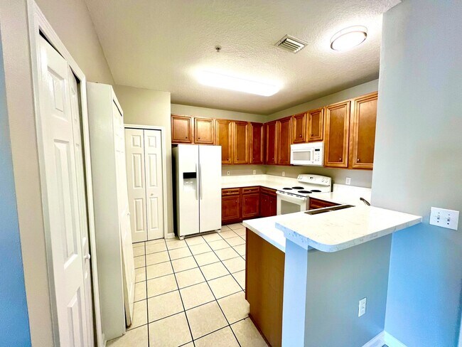 Building Photo - Charming 3-Bed, 2-Bath Condo in Key West-S...