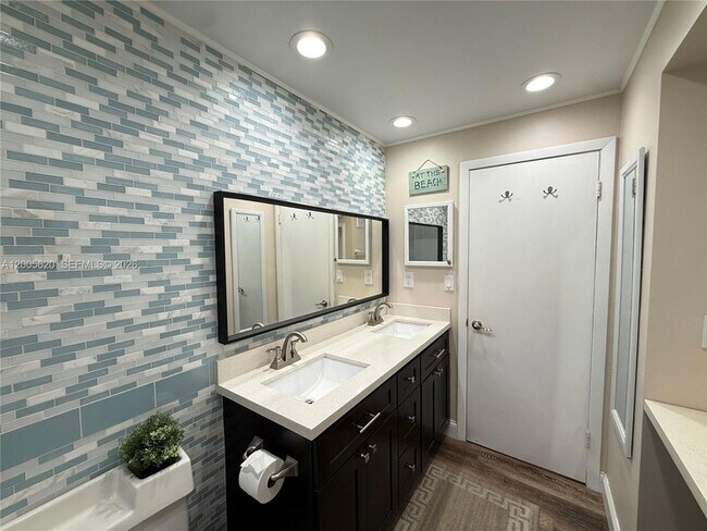 Building Photo - 230 Lakeview Dr